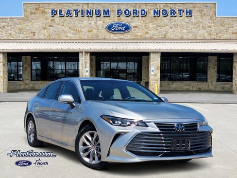 Used 2022 Toyota Avalon XLE FWD image 1