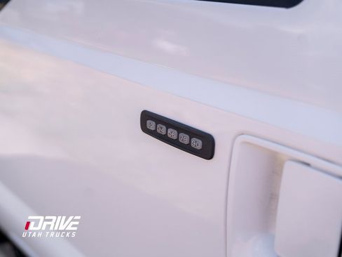 Used 2012 Ford F350 Lariat w/ Lariat Interior Pkg image 19