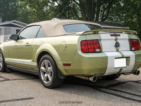Used 2005 Ford Mustang Convertible RWD image 21