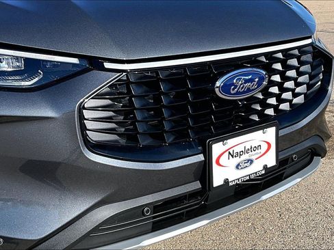 Used 2024 Ford Escape Platinum image 27