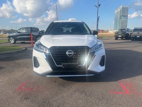 Used 2023 Nissan Kicks S image 10