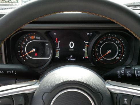 Used 2025 Jeep Wrangler Unlimited Sahara w/ Safety Group AWD/4WD image 21