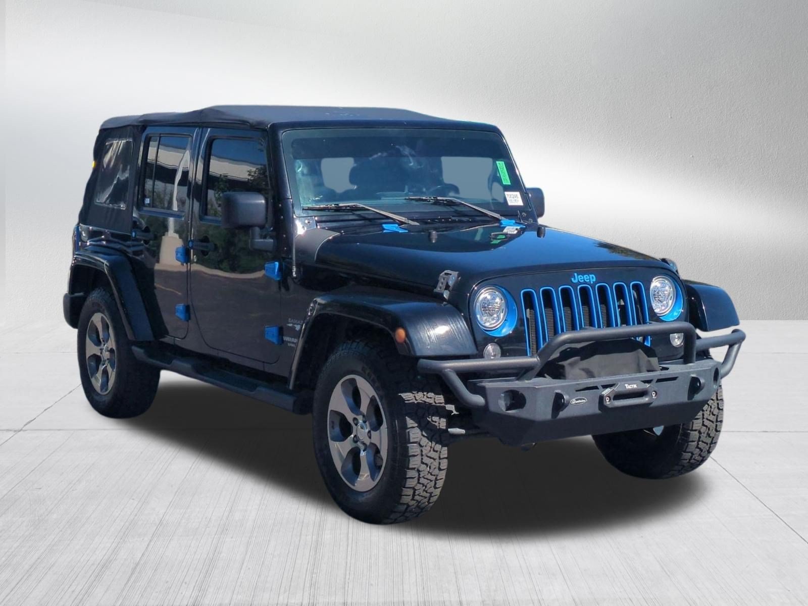 Used 2017 Jeep Wrangler Unlimited Sahara w/ Connectivity Group AWD/4WD image 7