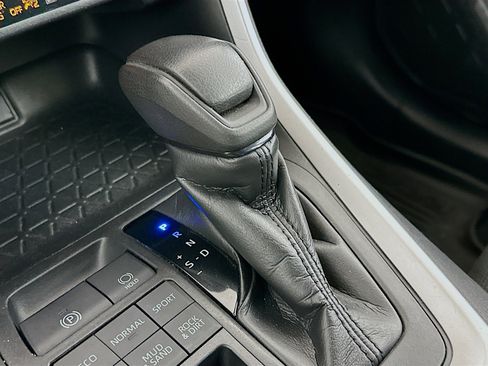 Used 2021 Toyota RAV4 LE image 24