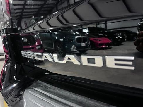 Used 2023 Cadillac Escalade ESV V w/ LPO, Floor Liner Package AWD/4WD image 35