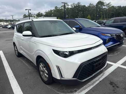 Used 2025 Kia Soul LX w/ LX Technology Package FWD image 1