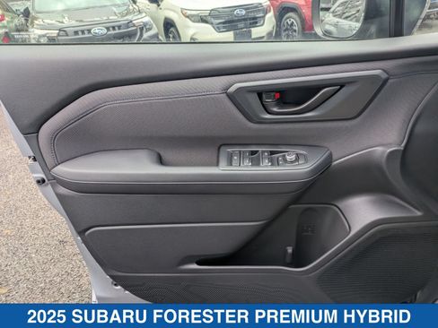 Used 2025 Subaru Forester Premium AWD/4WD image 12