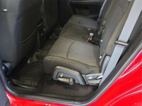 Used 2019 Dodge Journey SE FWD image 16