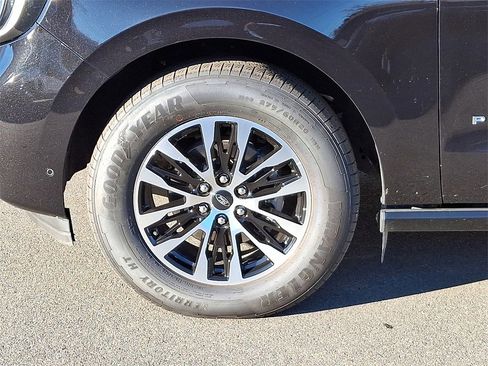 Used 2025 Ford Expedition Max Platinum image 8