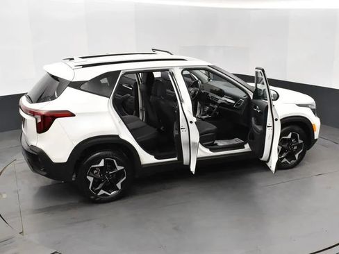 Used 2025 Kia Seltos S FWD image 6