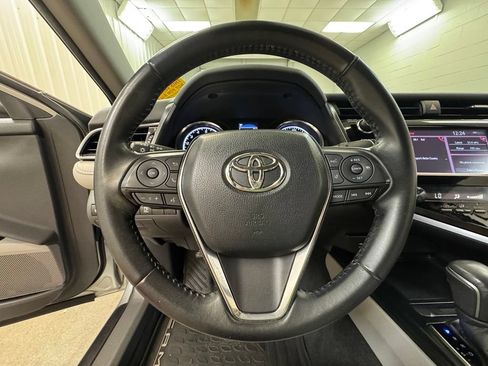Used 2019 Toyota Camry SE w/ Convenience Package FWD image 37