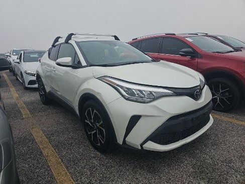 Used 2021 Toyota C-HR XLE image 2