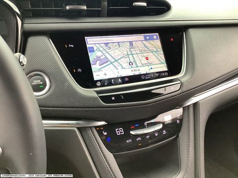 Used 2025 Cadillac XT5 Premium Luxury image 9