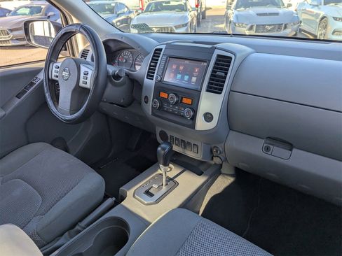 Used 2020 Nissan Frontier SV image 12