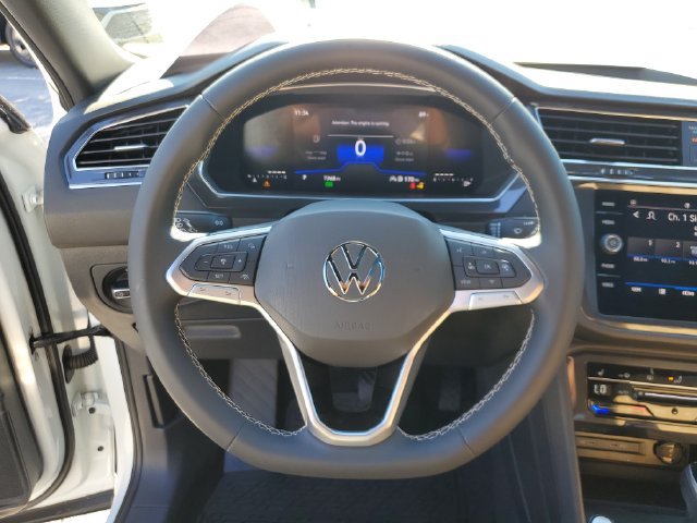 Certified 2023 Volkswagen Tiguan SE w/ Panoramic Sunroof Package FWD image 32
