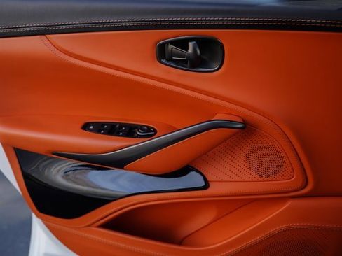 Used 2022 Aston Martin DBX image 35