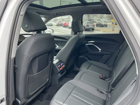 Used 2025 Audi Q5 Premium w/ Convenience Package image 7