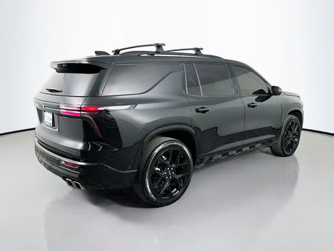 Used 2025 Chevrolet Traverse RS image 8