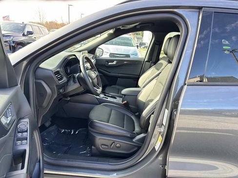 Used 2025 Ford Escape ST-Line w/ Equipment Group 301A image 17
