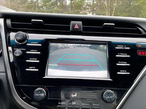 Used 2018 Toyota Camry SE image 13