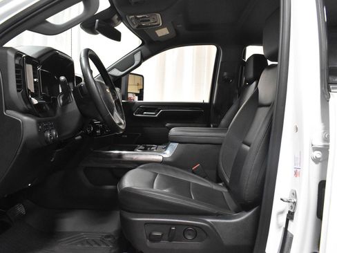 Used 2025 Chevrolet Silverado 2500 LTZ w/ LTZ Plus Package AWD/4WD image 3