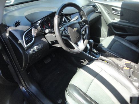 Used 2021 Chevrolet Trax LT w/ Driver Confidence Package AWD/4WD image 8