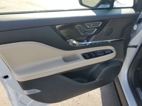 New 2026 Lincoln Corsair Premiere image 8