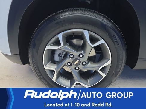 Used 2025 Chevrolet Trax LT w/ LT Convenience Package FWD image 29