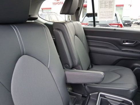 Used 2025 Toyota Grand Highlander AWD Hybrid image 13