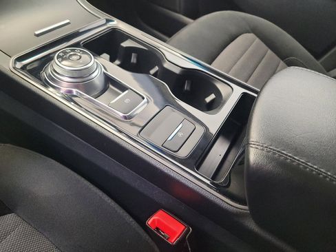 Used 2020 Ford Edge SE image 26