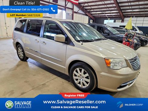 Used 2014 Chrysler Town & Country Touring FWD image 5