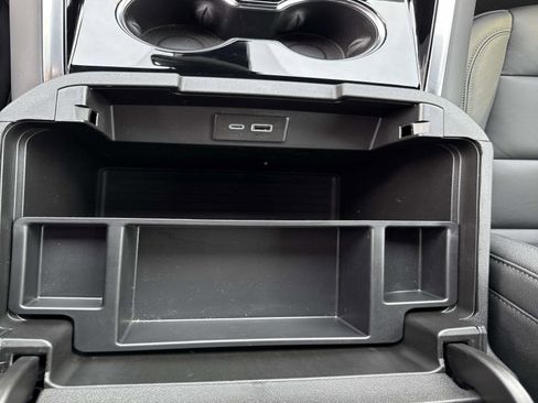 Used 2025 Chevrolet Suburban Z71 w/ Comfort Package image 30