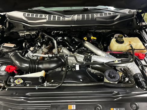 Used 2017 Ford F250 Lariat w/ Lariat Ultimate Package AWD/4WD image 27