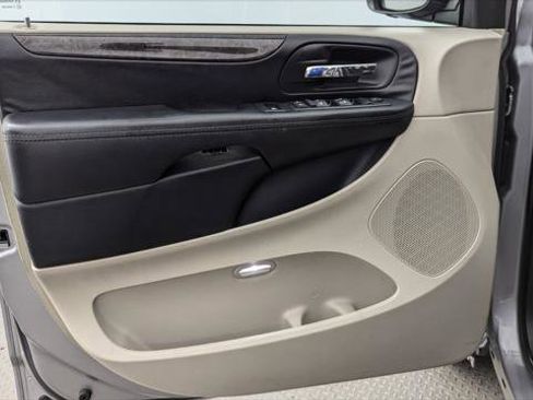 Used 2016 Dodge Grand Caravan SXT w/ Rear Park Assist Package image 13