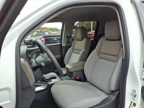 Used 2022 Nissan Frontier SV image 3