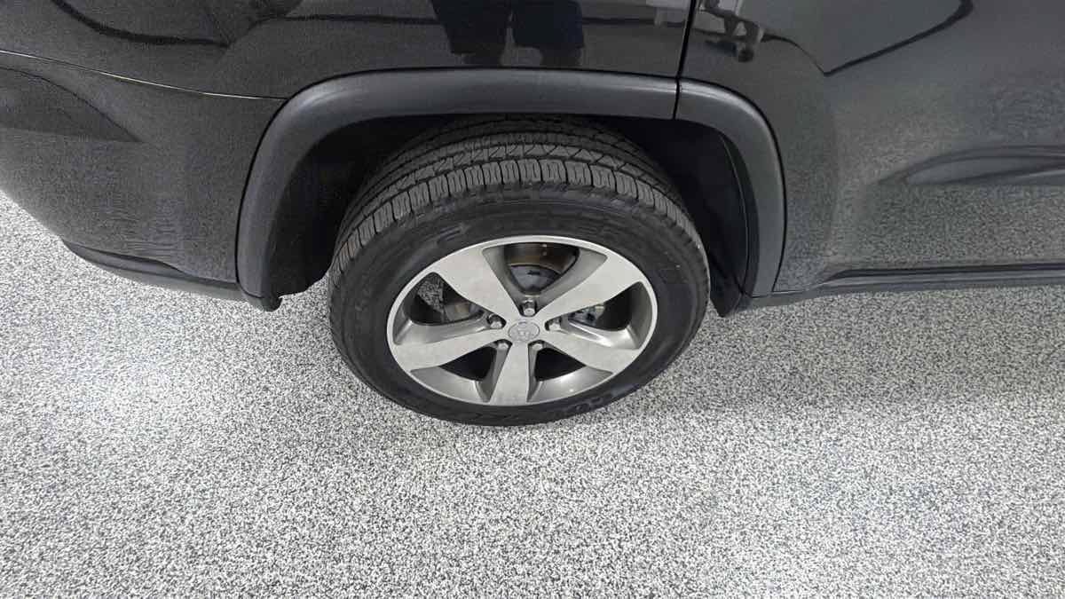Used 2016 Jeep Grand Cherokee Limited w/ Trailer Tow Group IV AWD/4WD image 36