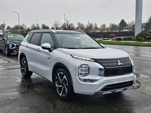 New 2025 Mitsubishi Outlander SEL image 3