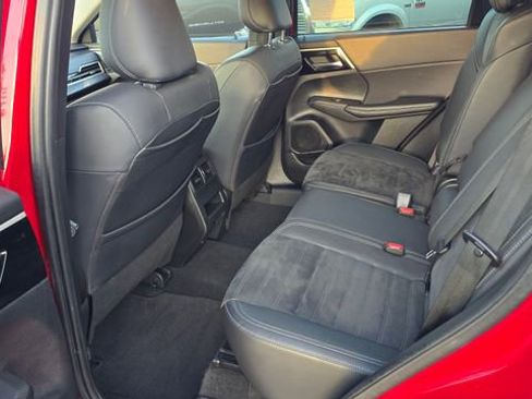 Used 2022 Mitsubishi Outlander SE image 10