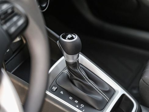 Used 2022 Hyundai Venue SE image 18