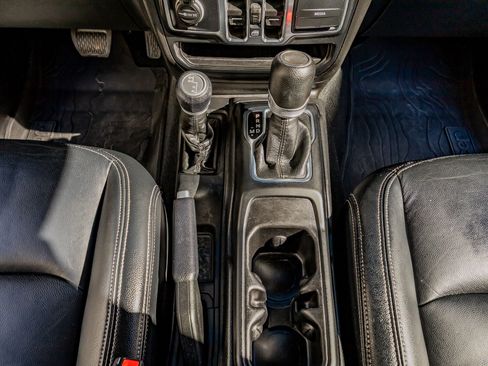 Used 2022 Jeep Wrangler Unlimited Sport S image 28