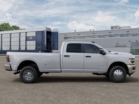 New 2026 RAM 3500 Big Horn AWD/4WD image 47