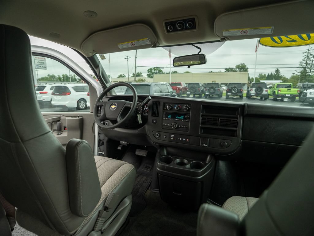 Used 2018 Chevrolet Express 3500 LT w/ LT Preferred Equipment Group RWD image 30