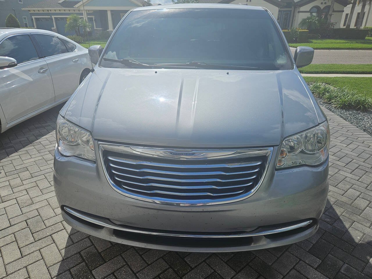 Used 2016 Chrysler Town & Country Touring FWD image 5