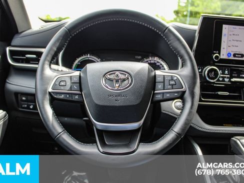 Used 2025 Toyota Highlander XLE AWD/4WD image 24