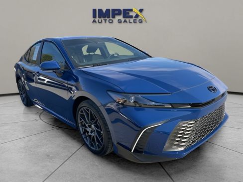 Used 2025 Toyota Camry SE image 7