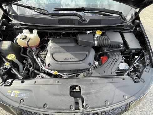 Used 2025 Chrysler Pacifica Limited FWD image 52