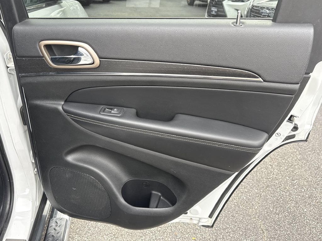 Used 2015 Jeep Grand Cherokee Limited w/ Mopar Chrome Edition Group AWD/4WD image 30