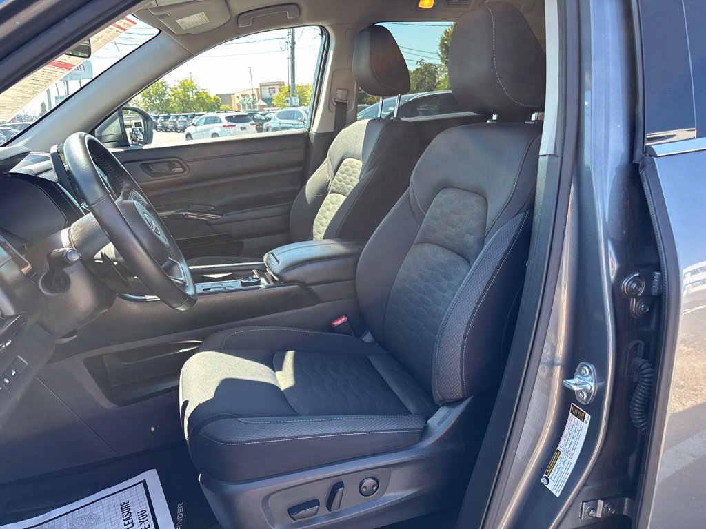 Used 2025 Nissan Pathfinder SV AWD/4WD image 20