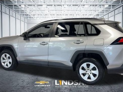 Used 2021 Toyota RAV4 LE w/ Carpet Mat Package (TMS) AWD/4WD image 9