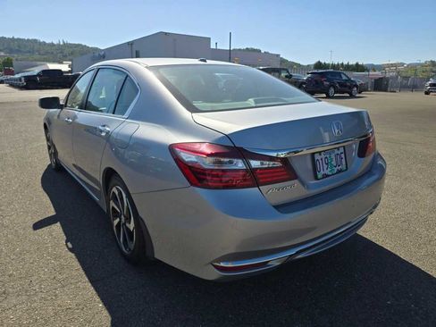 Used 2016 Honda Accord EX image 9